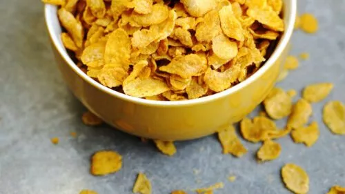 Cornflakes in Schale